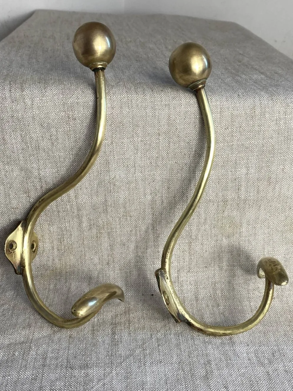 Paire de patères boule et crochet en laiton