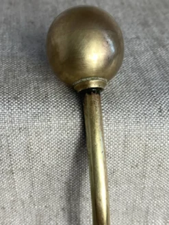 Paire de patères boule et crochet en laiton