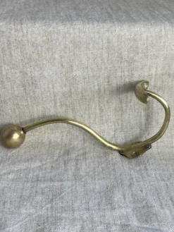 Paire de patères boule et crochet en laiton