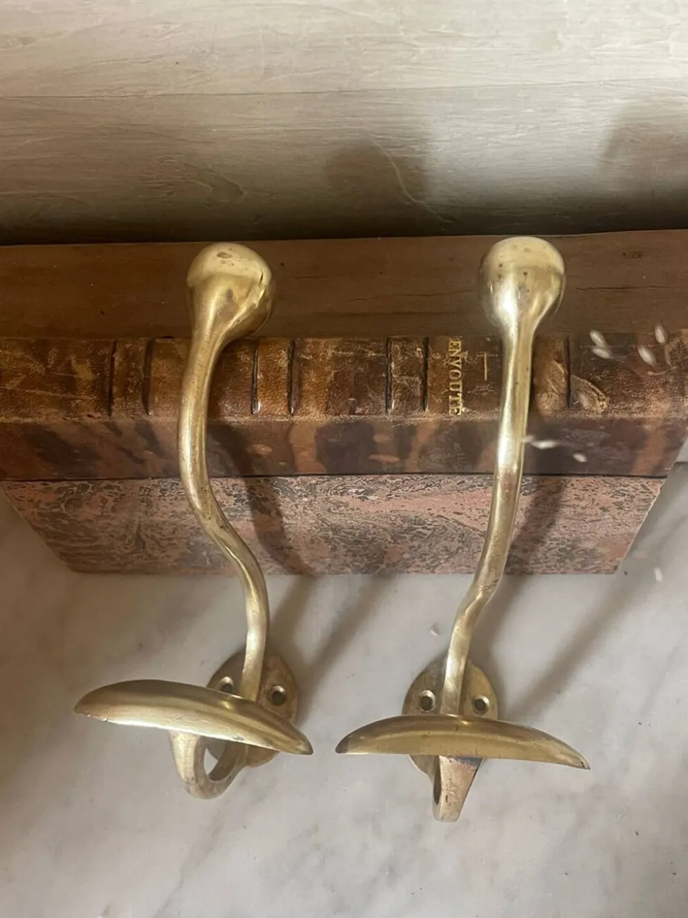 Paire de patères boules en laiton, XIXème