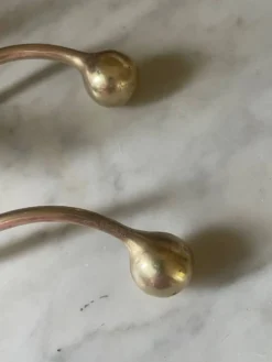 Paire de patères boules en laiton, XIXème