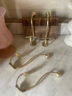 Paire de patères boules en laiton, XIXème