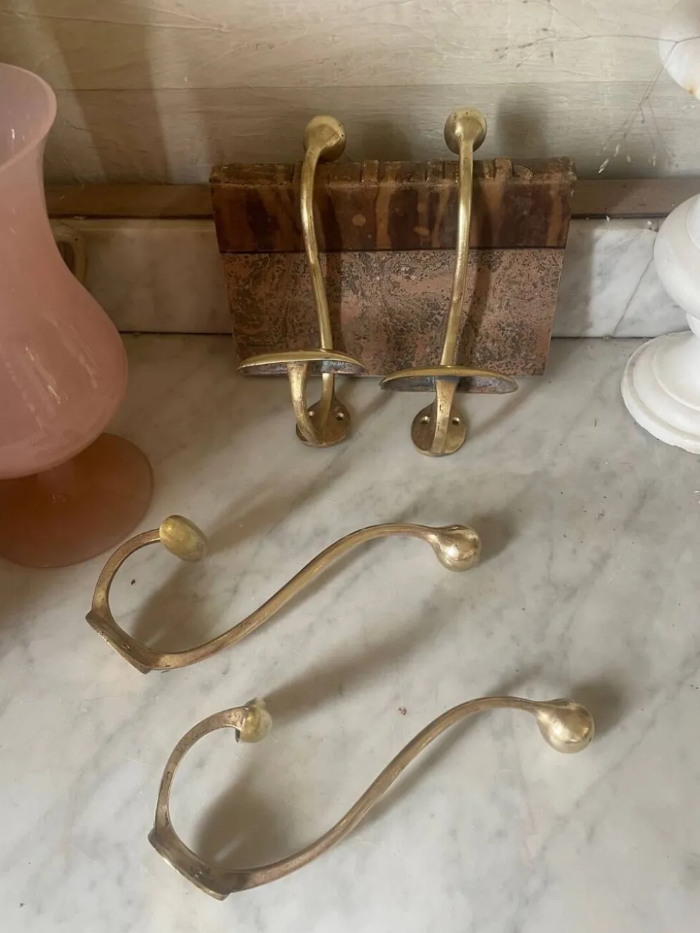 Paire de patères boules en laiton, XIXème