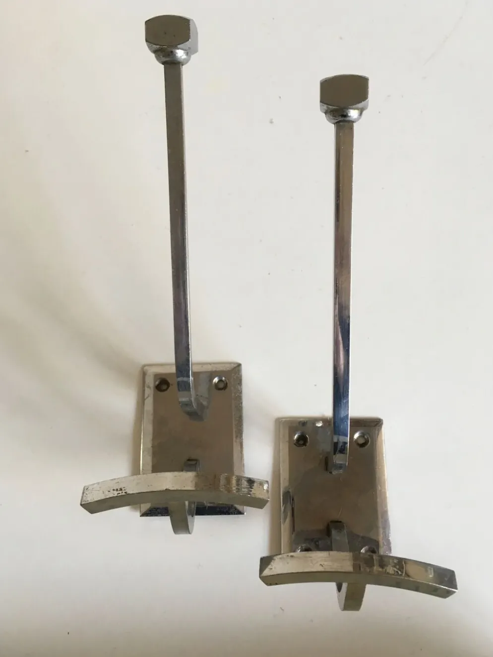 Paire de patères chromées 60