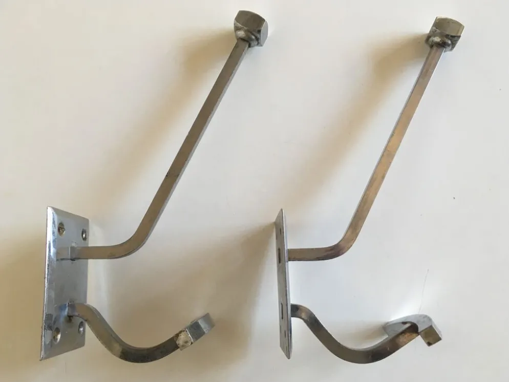 Paire de patères chromées 60