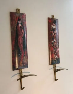 Paire de patères Commedia dell’Arte dans le Goût de Fornasetti, Italie, vers 1970