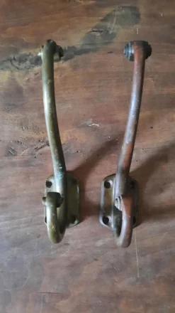 Paire de patères en bronze
