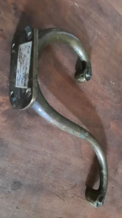 Paire de patères en bronze