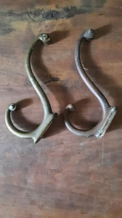 Paire de patères en bronze