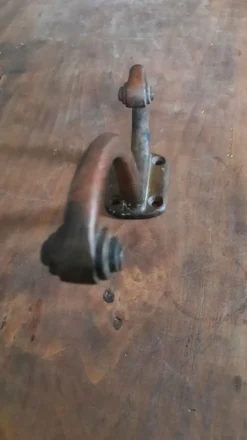 Paire de patères en bronze