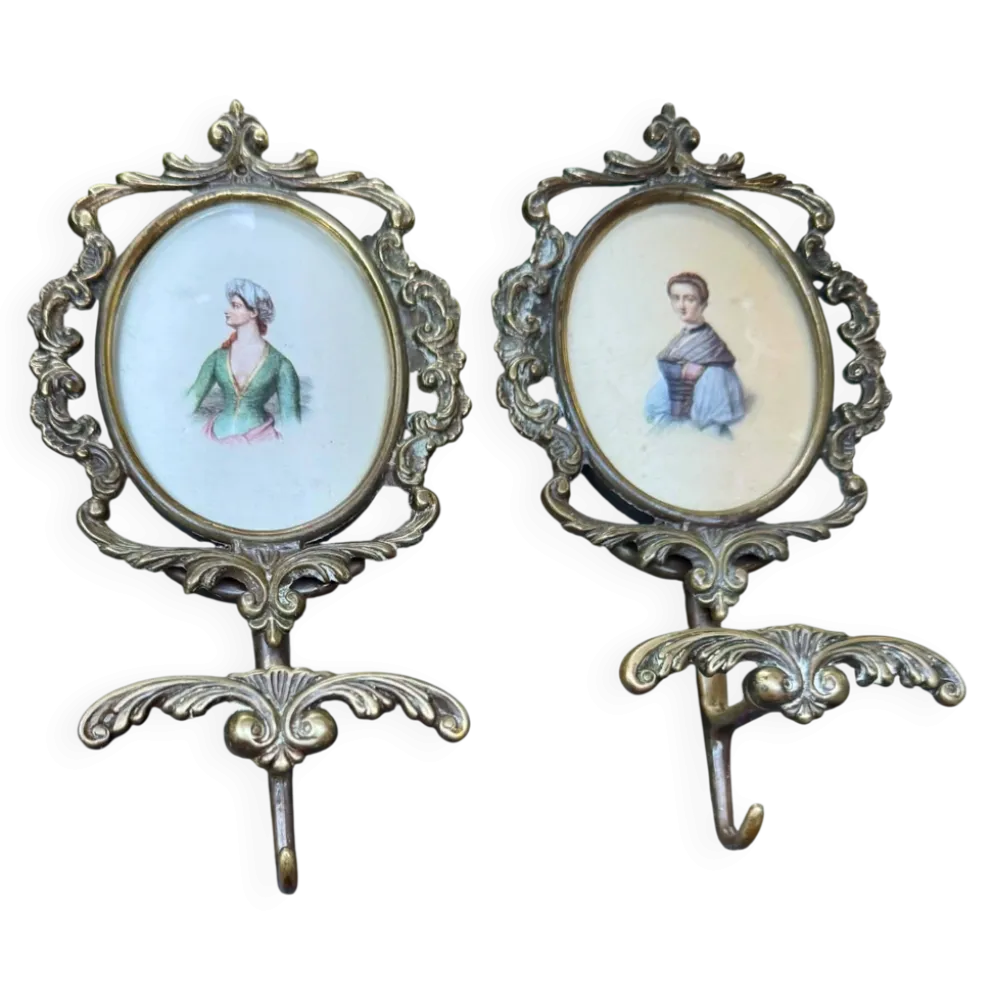 Paire de patères en laiton baroque
