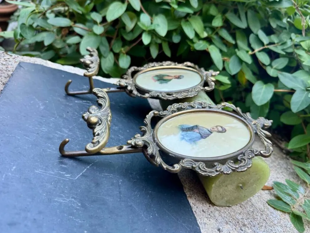 Paire de patères en laiton baroque