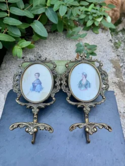 Paire de patères en laiton baroque