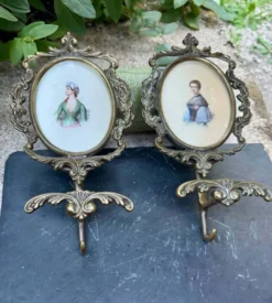 Paire de patères en laiton baroque