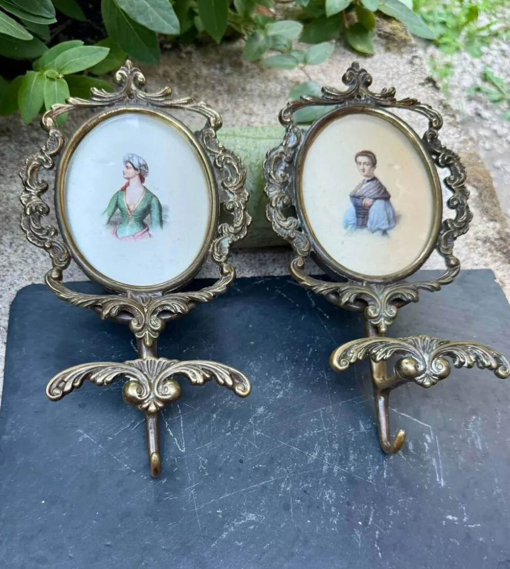 Paire de patères en laiton baroque