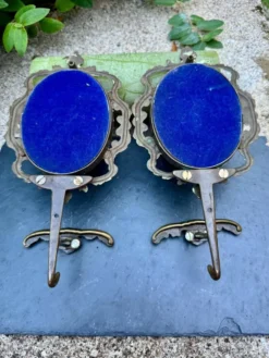 Paire de patères en laiton baroque