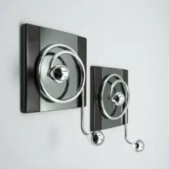 Paire de patères Space Age italiennes avec miroir Goffredo Reggiani des années.