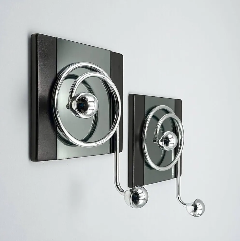 Paire de patères Space Age italiennes avec miroir Goffredo Reggiani des années.