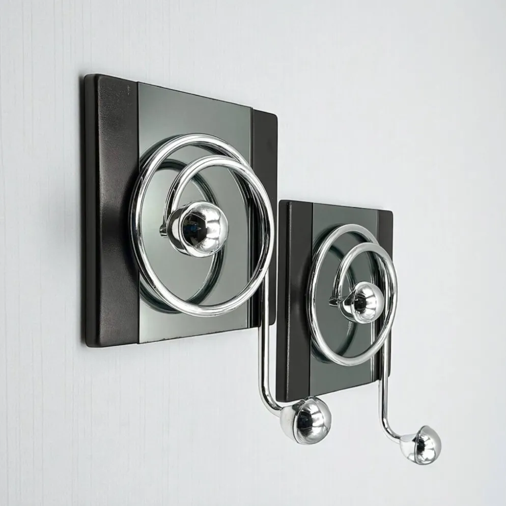 Paire de patères Space Age italiennes avec miroir Goffredo Reggiani des années.