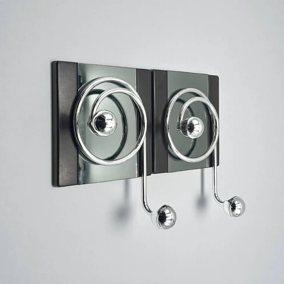 Paire de patères Space Age italiennes avec miroir Goffredo Reggiani des années.