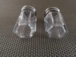 Paire de petites salières en cristal et métal argenté période art déco