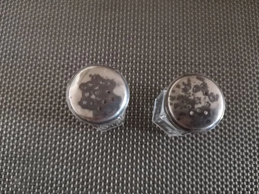 Paire de petites salières en cristal et métal argenté période art déco