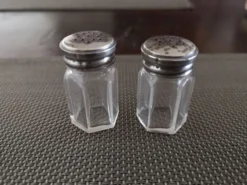 Paire de petites salières en cristal et métal argenté période art déco