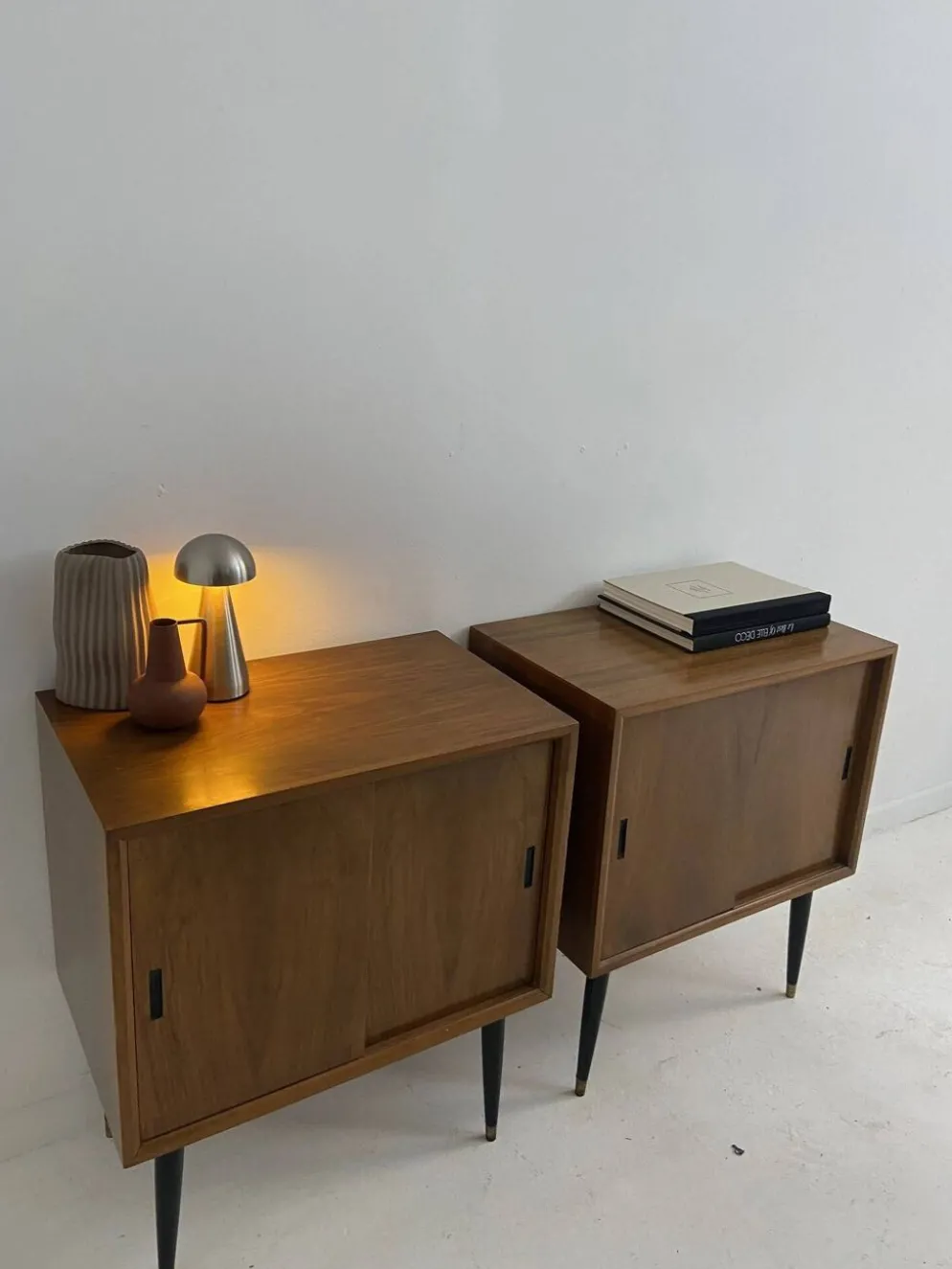 Paire de petits buffets vintage