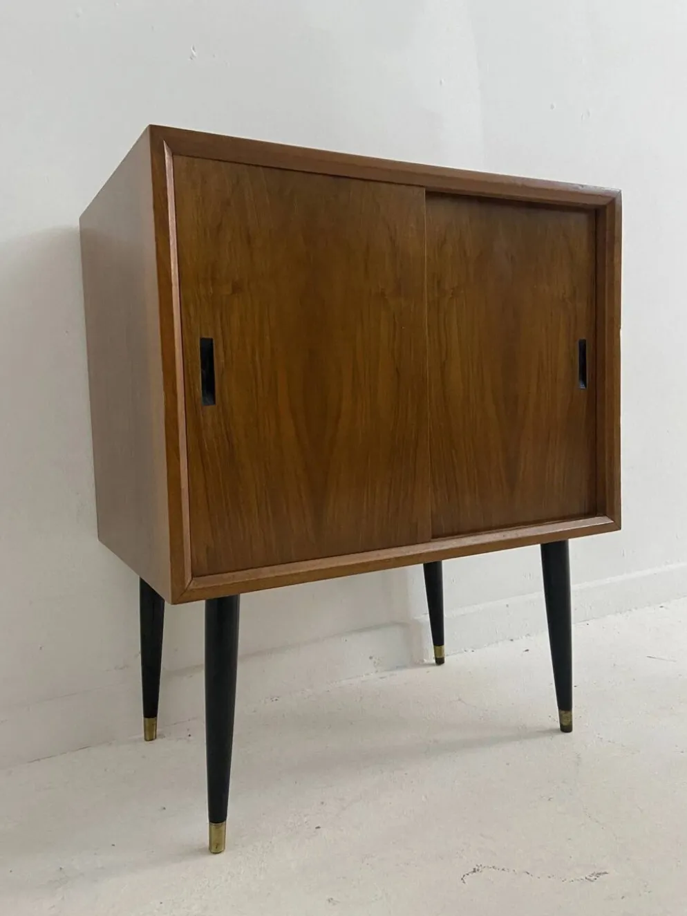 Paire de petits buffets vintage