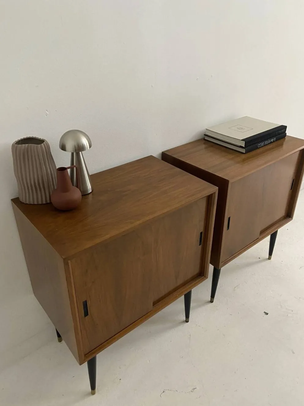 Paire de petits buffets vintage