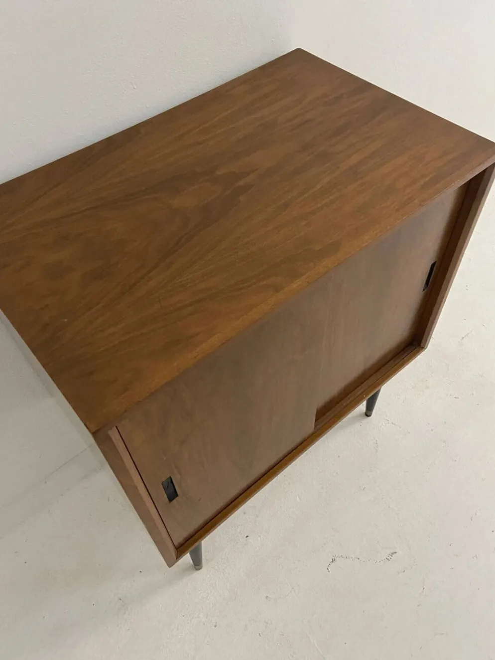 Paire de petits buffets vintage