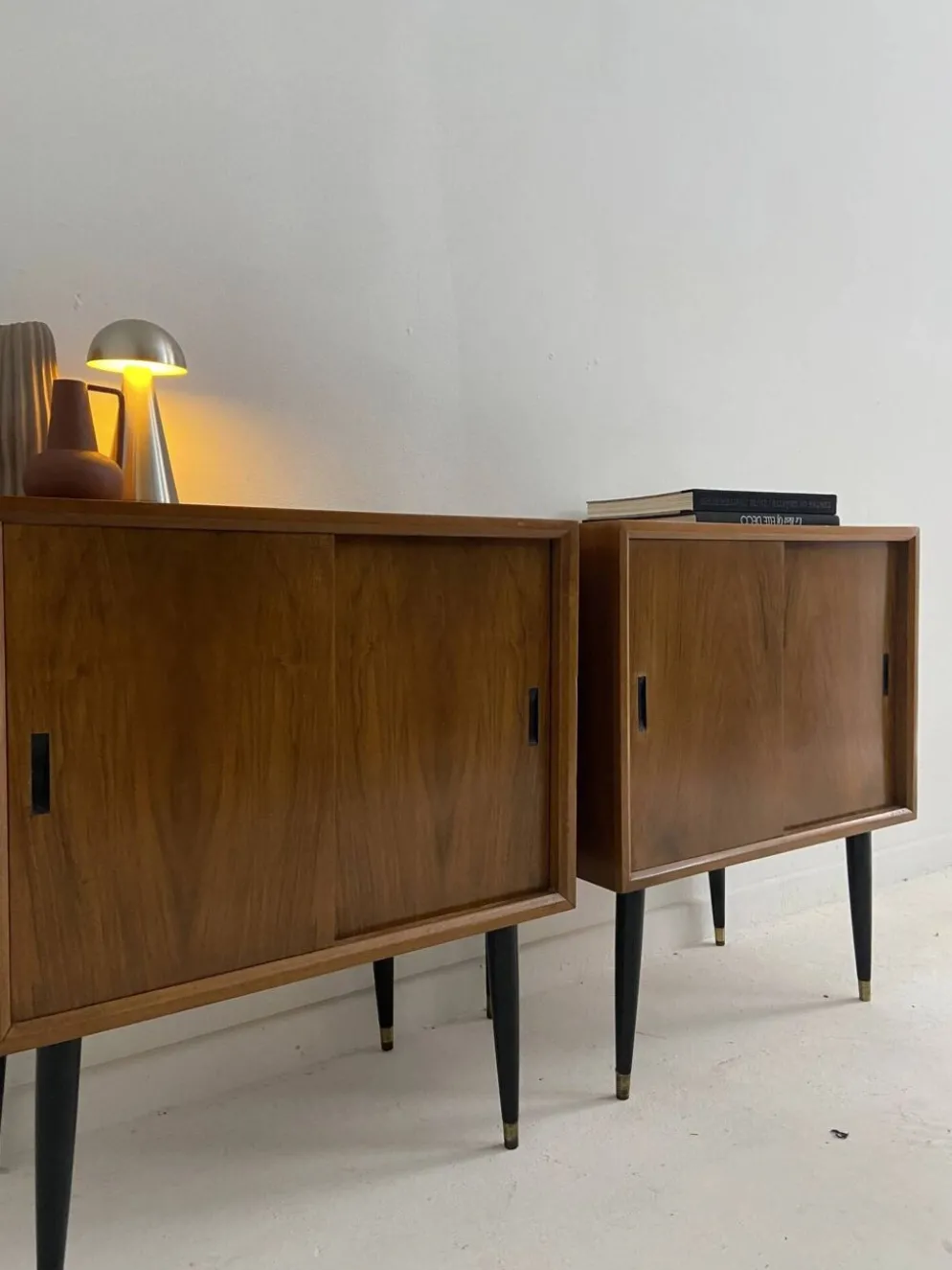 Paire de petits buffets vintage