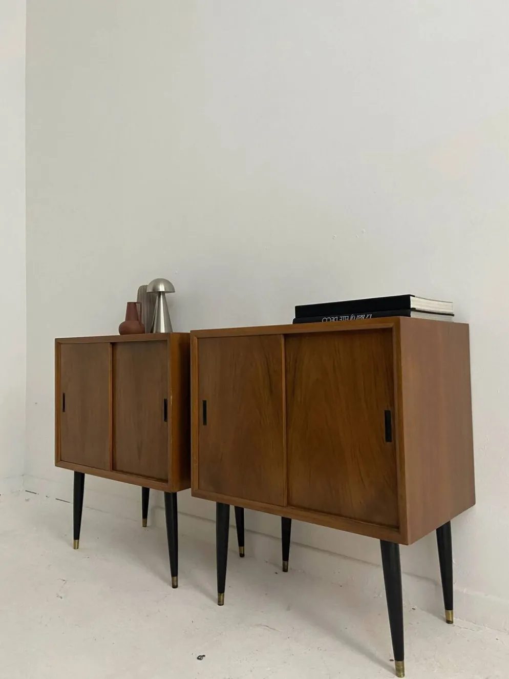 Paire de petits buffets vintage