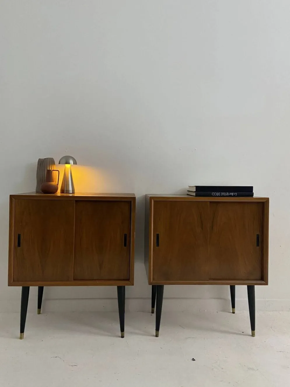 Paire de petits buffets vintage