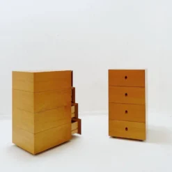 Paire de petits chiffonniers sculpturaux pivotants. Espagne, années 1990.