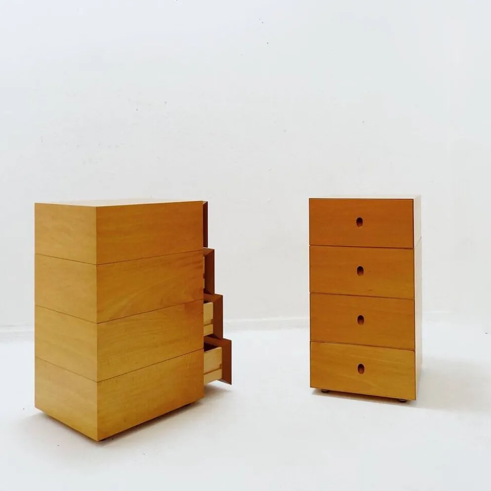 Paire de petits chiffonniers sculpturaux pivotants. Espagne, années 1990.