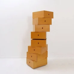 Paire de petits chiffonniers sculpturaux pivotants. Espagne, années 1990.