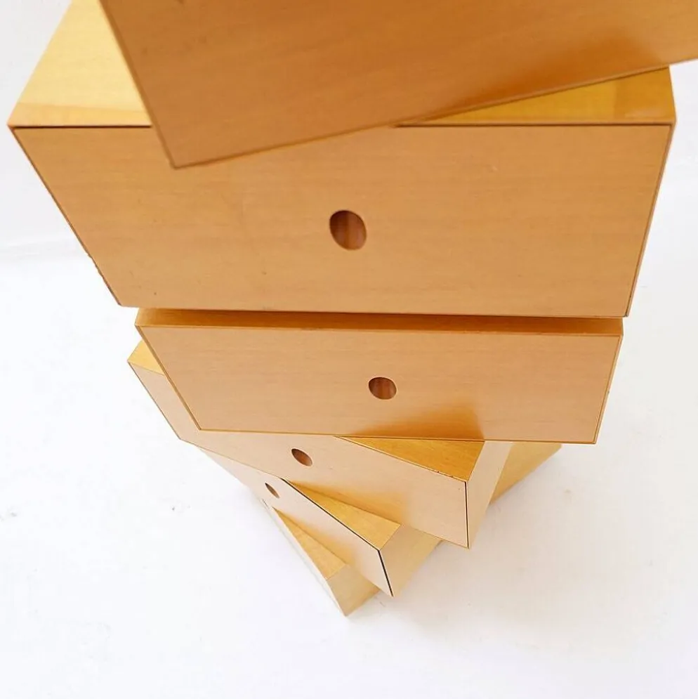 Paire de petits chiffonniers sculpturaux pivotants. Espagne, années 1990.