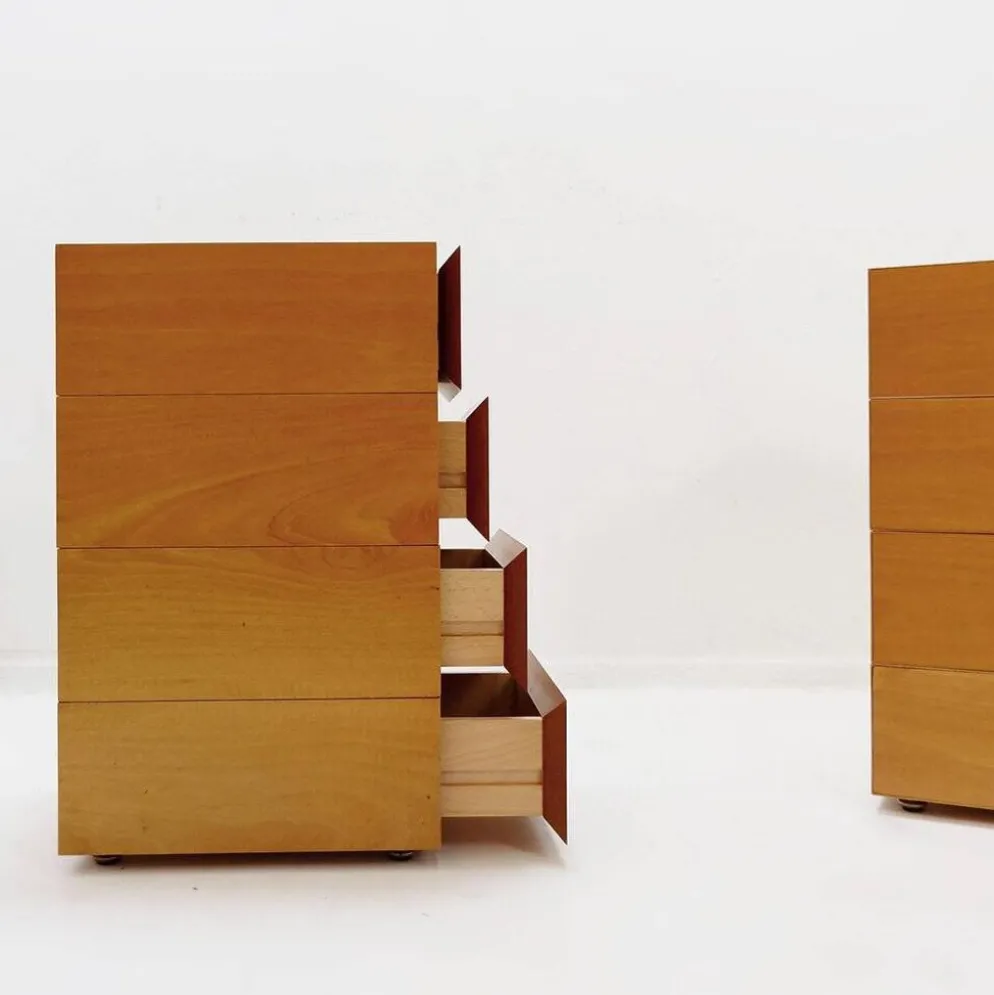 Paire de petits chiffonniers sculpturaux pivotants. Espagne, années 1990.