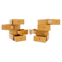 Paire de petits chiffonniers sculpturaux pivotants. Espagne, années 1990.