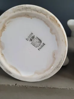 Paire de pichets en porcelaine de Digoin