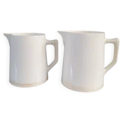 Paire de pichets en porcelaine de Digoin