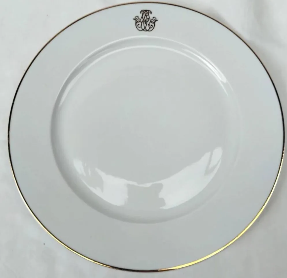 Paire De Plats Ronds Avec Liseret Doré En Porcelaine Blanche D : 29,5 Cm