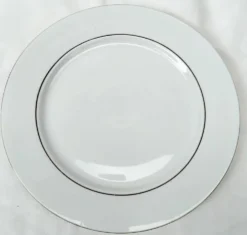 Paire De Plats Ronds Avec Liseret Doré En Porcelaine Blanche D : 29,5 Cm