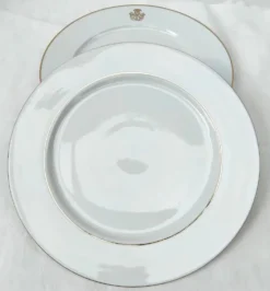 Paire De Plats Ronds Avec Liseret Doré En Porcelaine Blanche D : 29,5 Cm