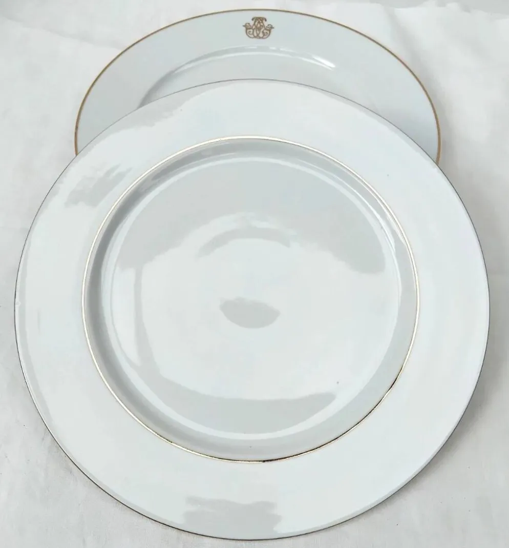 Paire De Plats Ronds Avec Liseret Doré En Porcelaine Blanche D : 29,5 Cm