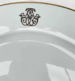 Paire De Plats Ronds Avec Liseret Doré En Porcelaine Blanche D : 29,5 Cm