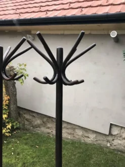 Paire de portants Thonet hongrois en bois marron, 1930s — élancés avec porte-parapluie