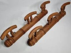 Paire de portemanteaux en bois tourné à l'imitation du bambou, 50 cm