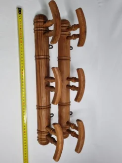 Paire de portemanteaux en bois tourné à l'imitation du bambou, 50 cm